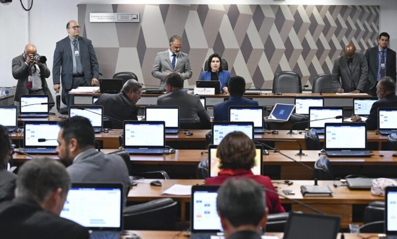 PEC da reforma eleitoral é aprovada, mas sem a volta das coligações
