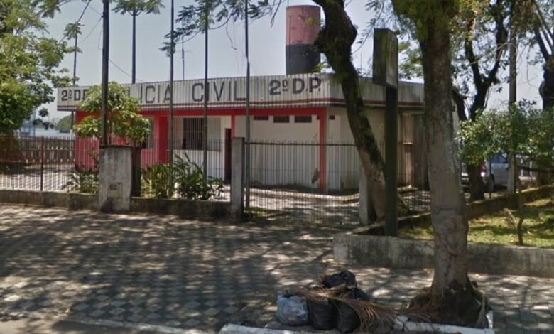 Polícia encontra corpo com braços e pernas amarradas em estrada de Cubatão