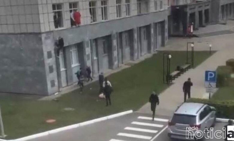 Homem invade universidade e mata seis pessoas