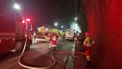Caminhão pega fogo na Rodovia dos Imigrantes e provoca congestionamento
