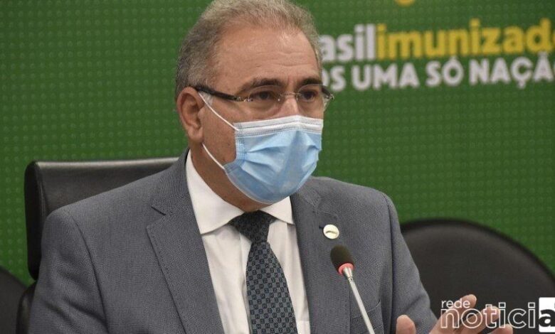 Ministro da Saúde explica decisão de não recomendar vacina da Covid para adolescentes