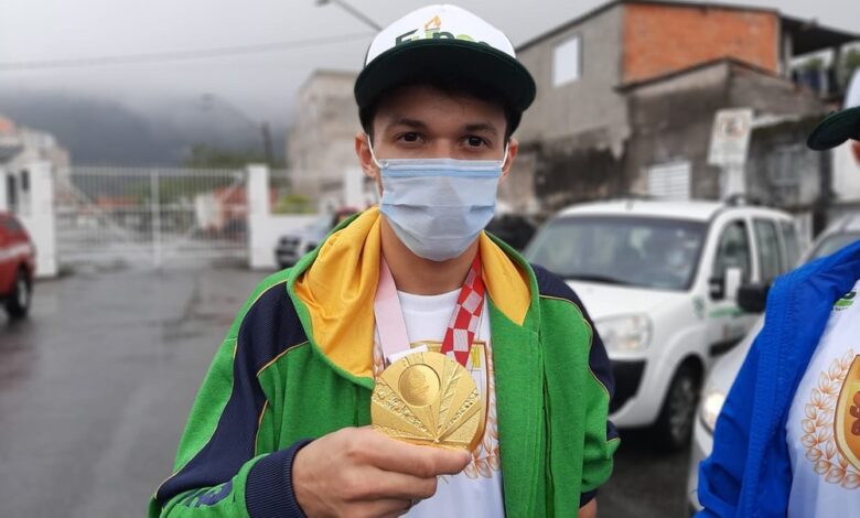 Santos recebe o primeiro campeão paralímpico no Parataekwondo