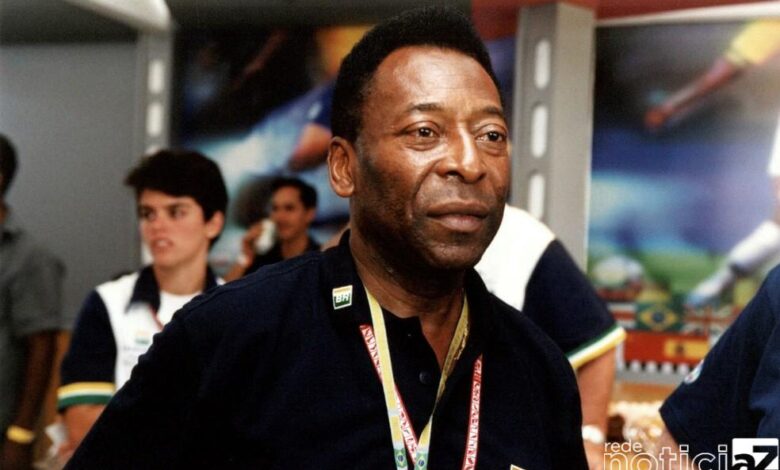 VÍDEO - Pelé pedala em busca da recuperação e apresenta melhora