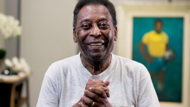 Após um mês internado, Pelé recebe alta do hospital