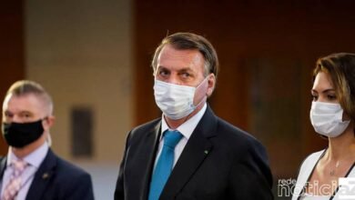 Bolsonaro obedece a Anvisa e cumpre isolamento após casos de Covid-19