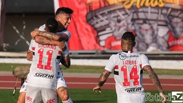 São Paulo bate o Atlético-GO e espanta a má fase no Brasileirão