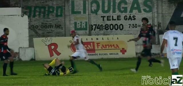 Jogador de futebol é preso após agredir árbitro no meio da partida