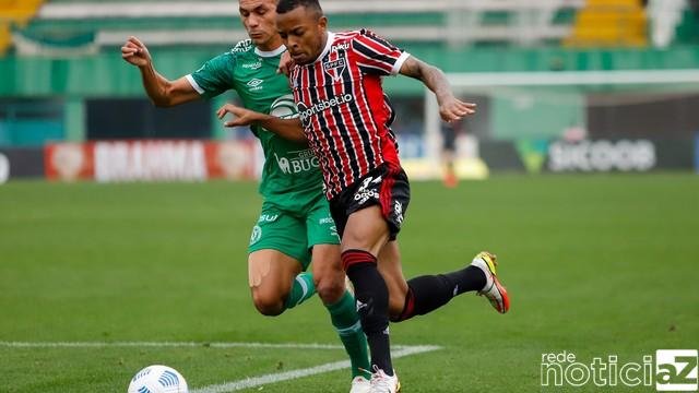 São Paulo decepciona novamente no Brasileirão e empata com a Chapecoense