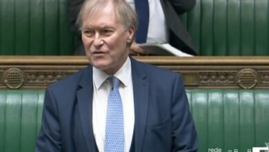 Parlamentar britânico é esfaqueado e morto dentro de igreja