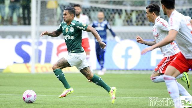 Palmeiras bate o Internacional no Brasileirão e volta a vencer após sete jogos