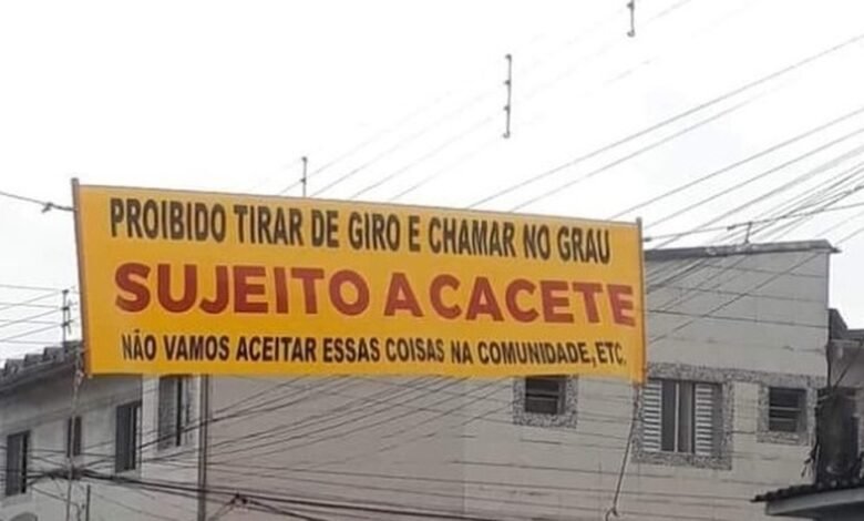 Manobras de motociclistas irritam moradores de Peruíbe e esticam faixas com aviso e ameaça