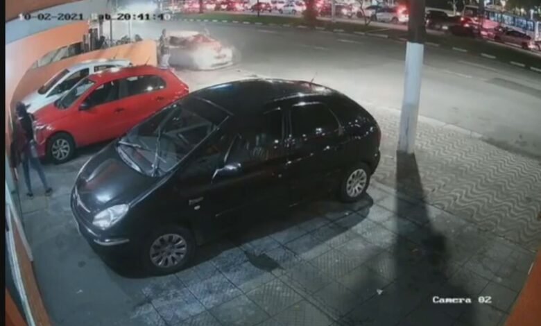 Motorista que atropelou turistas em São Vicente alega que perdeu o controle por conta do lanche