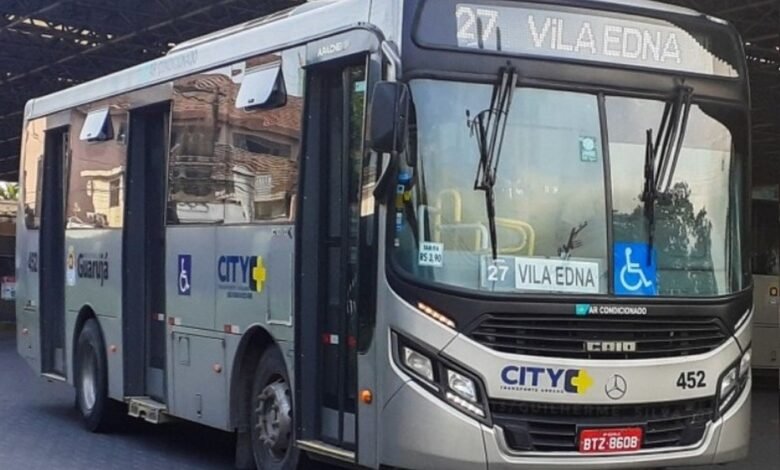 Jovens que buscam emprego podem ter gratuidade no transporte de Guarujá