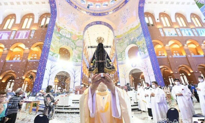 Dois anos depois, fieis voltam a celebrar presencialmente o dia da Padroeira na Basílica de Aparecida