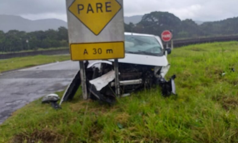 Dupla é presa após sofrer acidente em Peruíbe