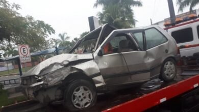 Grupo de adolescentes furta carro e sofre acidente em Caraguatatuba