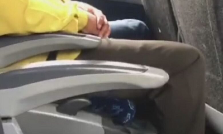 Homem é preso cometendo ato sexual dentro de ônibus