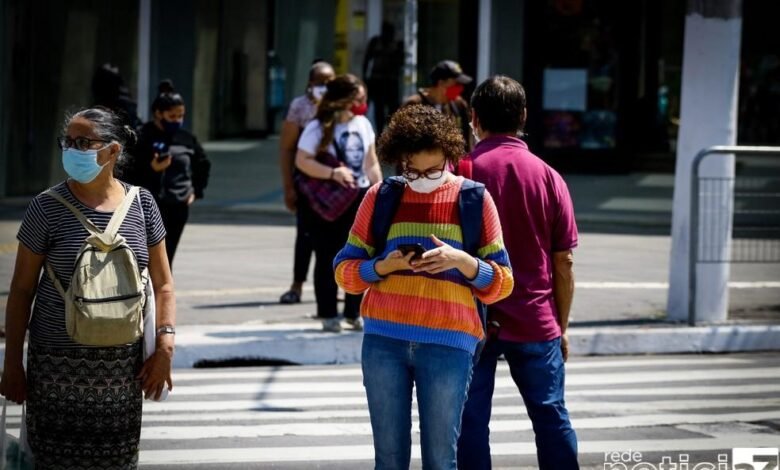 Máscara pode deixar de ser usada em ambientes externos em São Paulo