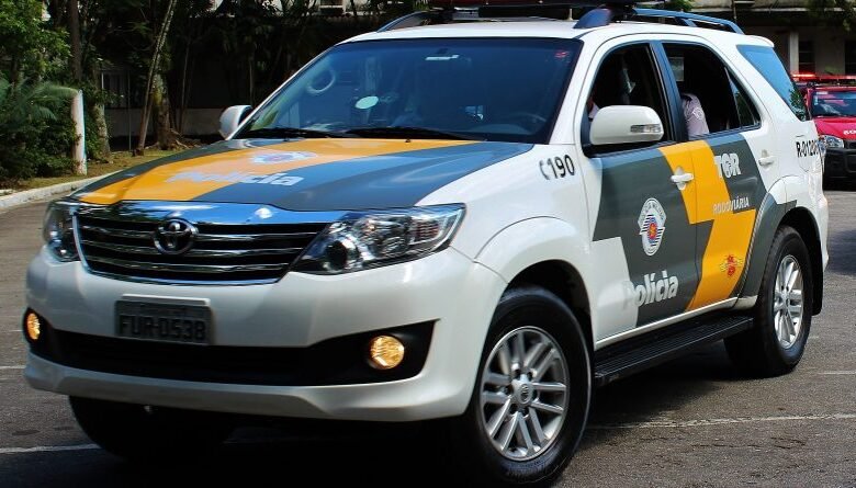 Acidente entre carro e caminhão provoca morte de motorista em Caraguatatuba