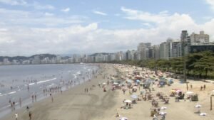 Prefeito de Santos sanciona lei que permite cães nas praias