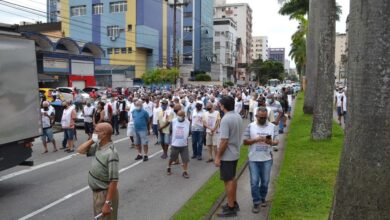 Avenida de Santos tem protesto de metalúrgicos