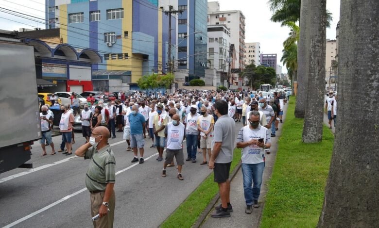 Avenida de Santos tem protesto de metalúrgicos