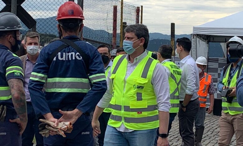 Ministro da Infraestrutura visita o Porto de Santos e inaugura obras