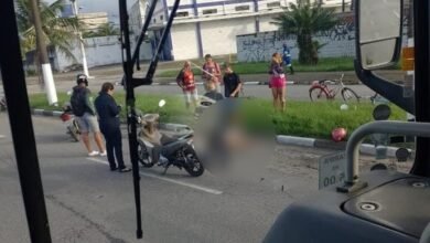 Mulher bate em poste com a moto e morre no Guarujá