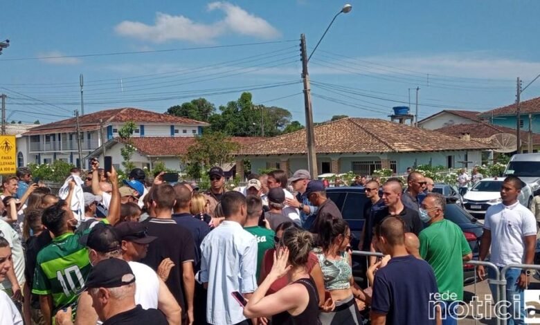 Enquanto a Bahia pede socorro, Bolsonaro curte o descanso em Santa Catarina