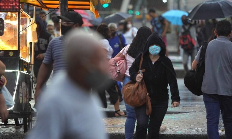 Ilhabela volta atrás e torna obrigatório o uso da máscara em ambientes externos