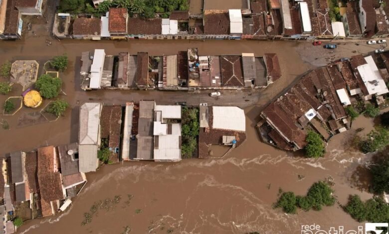 Bolsonaro rejeita ajuda da Argentina nas enchentes da Bahia e gera críticas dos aliados