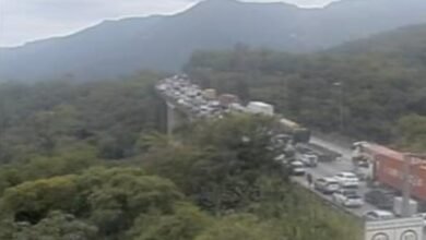 Caminhão e carreta provocam acidente e interditam a Anchieta