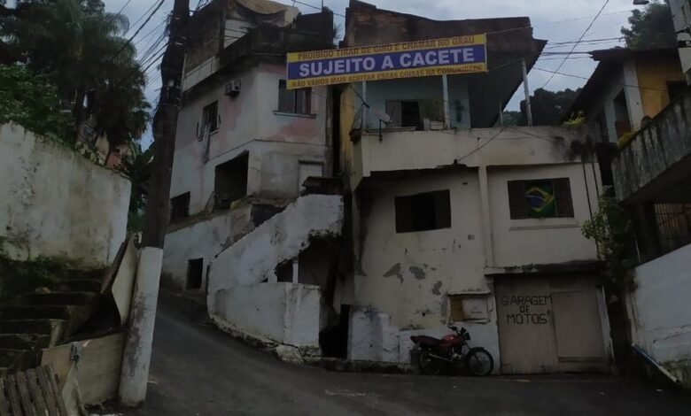 Facção criminosa toca o terror contra quem empinar moto