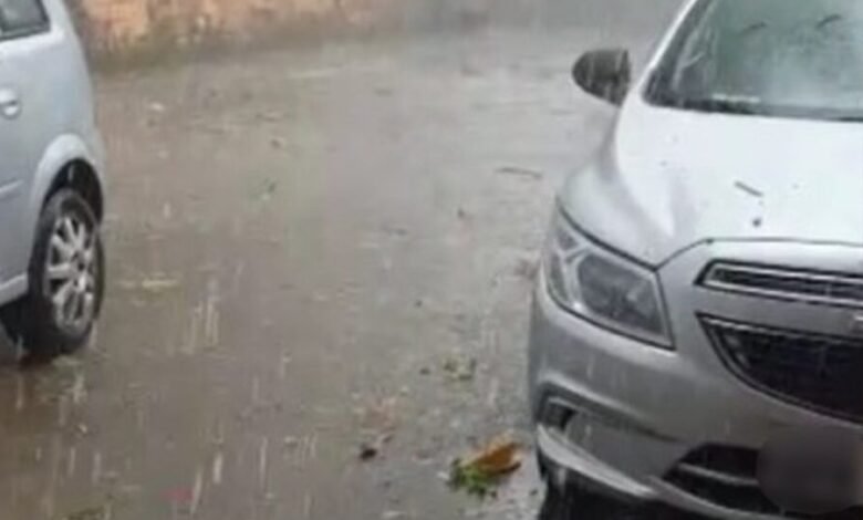 Granizo toma conta de cidade paulista em pleno verão