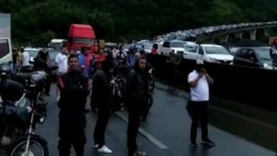 Forte chuva provoca enchente na Anchieta e complica o trânsito