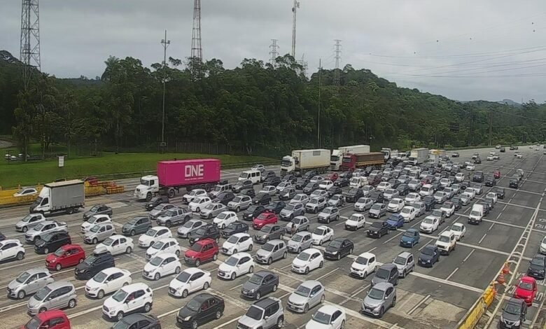 carros descem para Baixda Santista