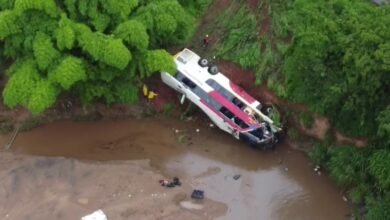 Acidente entre ônibus, carro e caminhão mata cinco pessoas e dezenas de feridos na BR-153