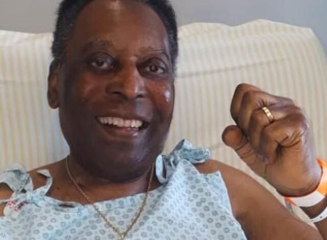 Pelé recebe alta hospitalar e vai tratar o tumor em casa