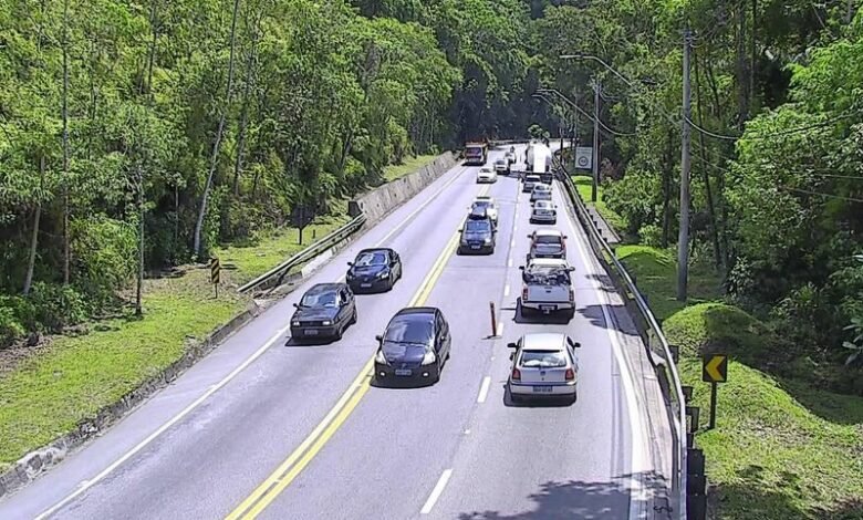 Rodovias do Litoral Norte devem ter movimento intenso no feriado prolongado de Tiradentes