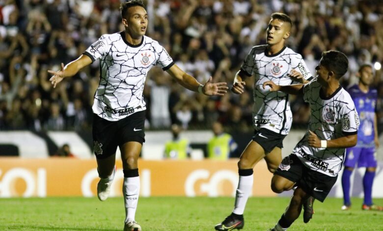 Corinthians goleia Ituano