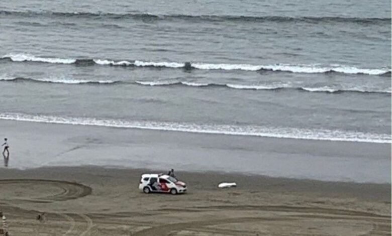 Banhistas são surpreendidos com corpo na faixa de areia de Praia Grande