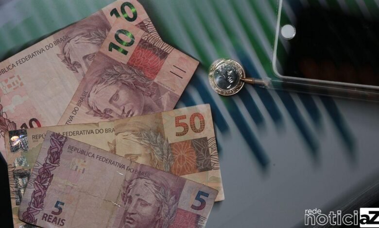 Começa a valer o salário mínimo de R$ 1.212