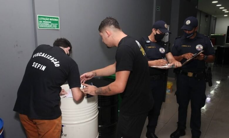 Dois bares de Santos são fechados pela força-tarefa