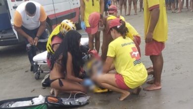 Jovem morre afogado ao buscar bola em praia de Guarujá