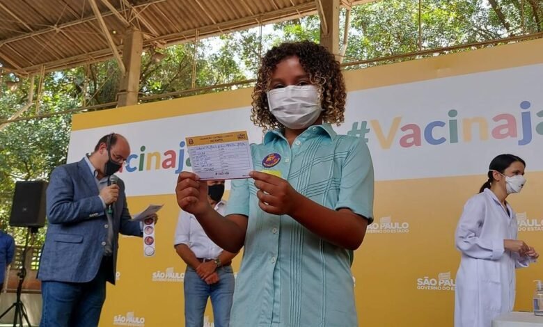 Após liberação da CoronaVac, São Paulo inicia vacinação em crianças contra a Covid