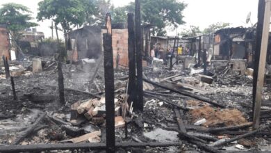 Mais de 20 moradias em comunidade de São Vicente são destruídas por incêndio