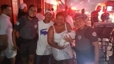 Mulher dá à luz ao bebê minutos depois do Ano Novo