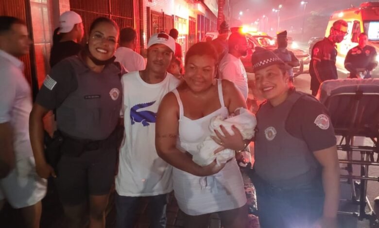Mulher dá à luz ao bebê minutos depois do Ano Novo