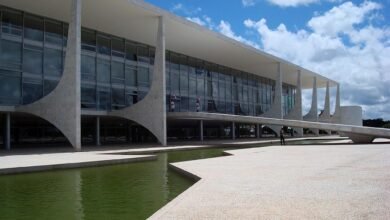 Orçamento 2022 é sancionado com cortes por Bolsonaro