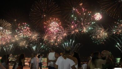 Rio de Janeiro promove queima de fogos em Copacabana